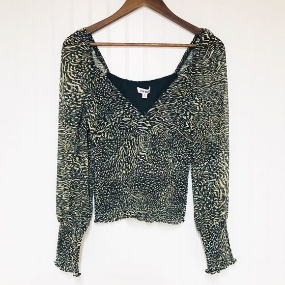 Steve Madden Animal Print Smocked Top Blouse Long Sleeve Gray Black Sz Small New - Picture 3 of 11